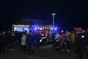 OSP Szynkielów ma nowy wóz strażacki. Witano go racami i fajerwerkami